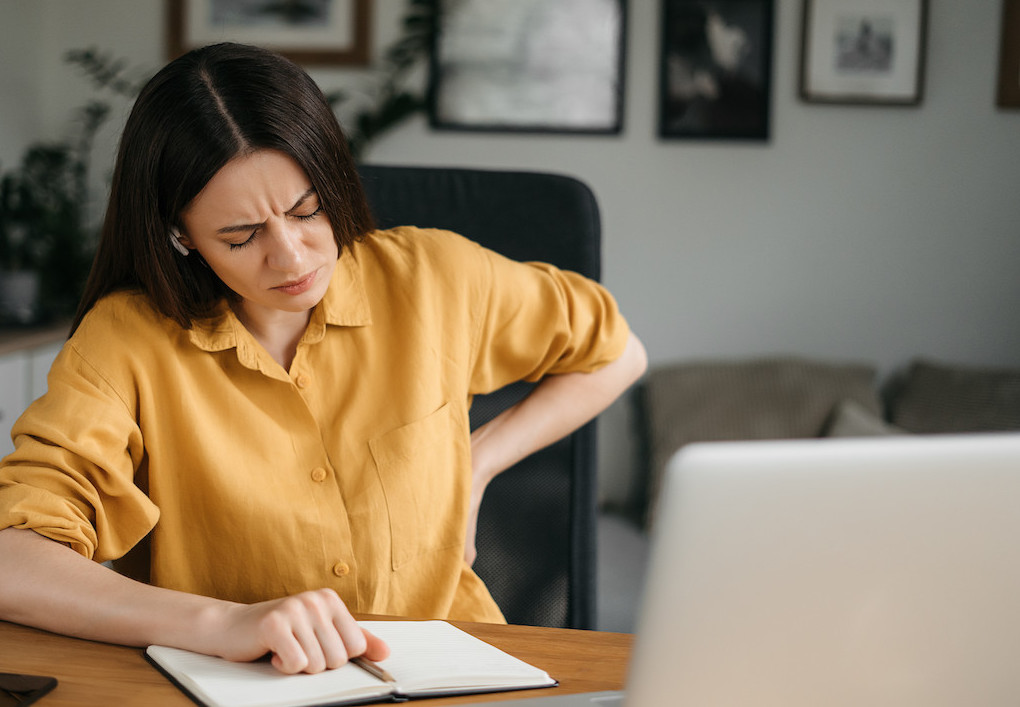 bad posture pain in lower back while working