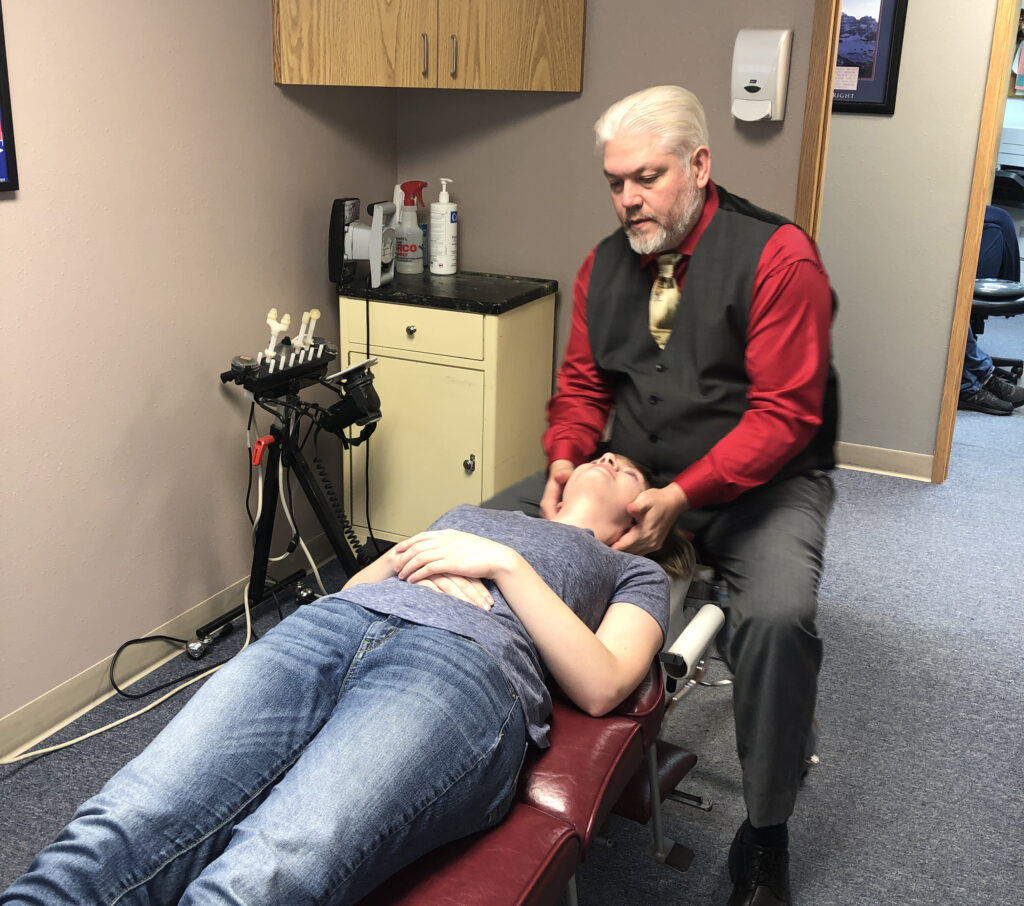 Dr Westly, doing chiropractic care for neck pain
